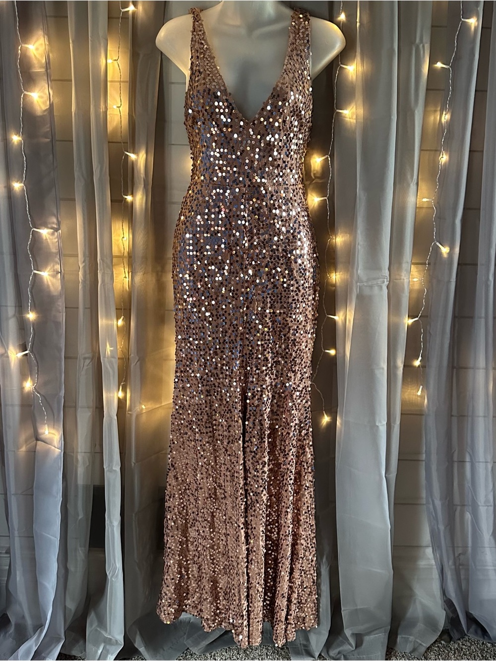 2010’s forever 21 rose gold sequin deep v neck floor length ball gown Sz M